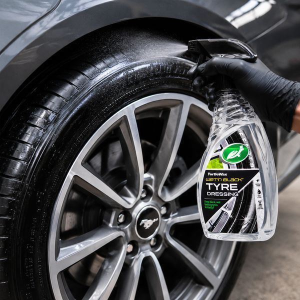 Поліроль для чорніння шин та пластику Turtle Wax Wet-n-Black, 500 мл 53943 фото